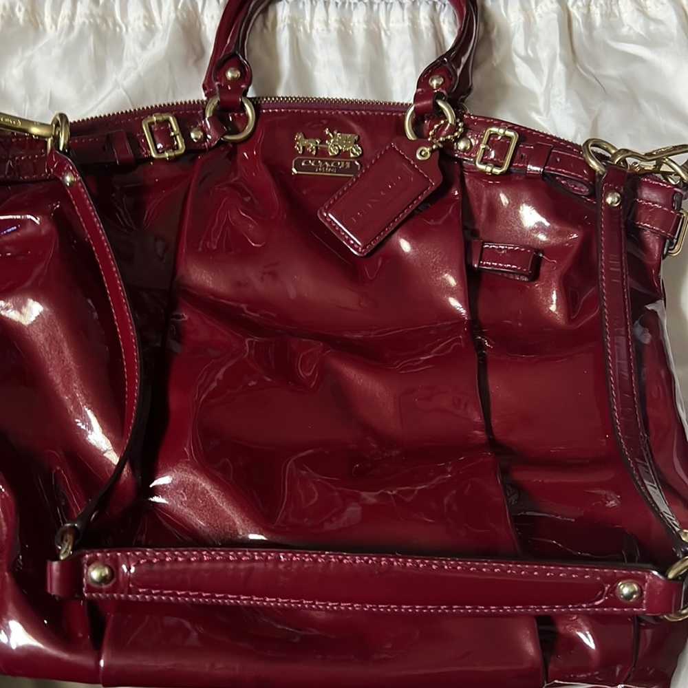 COACH: Large burgundy patent top handle bag with crossbody strap - Picture 12 of 12
